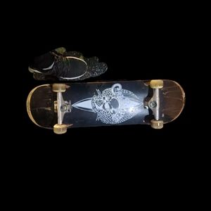 CALSkate Skateboard gently use w/ skatepark wheels, good 4 grinding.